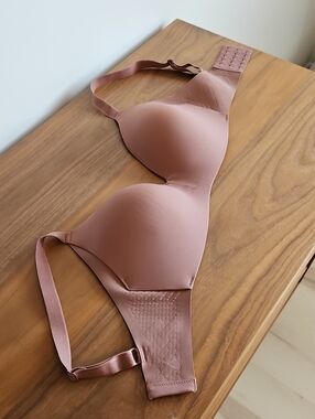 32E Knix Seamless T-shirt Bra in Mauve Pink